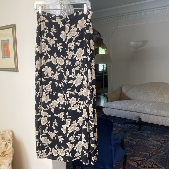 Ann Taylor 100% Silk Floral Cream & Tan Flowers on a Background A-Line Skirt 12 - Picture 2 of 8